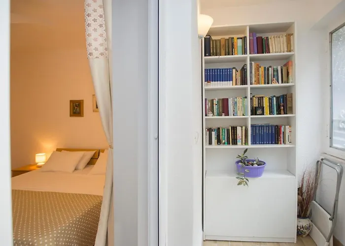 Sugar Flat Apartment Split