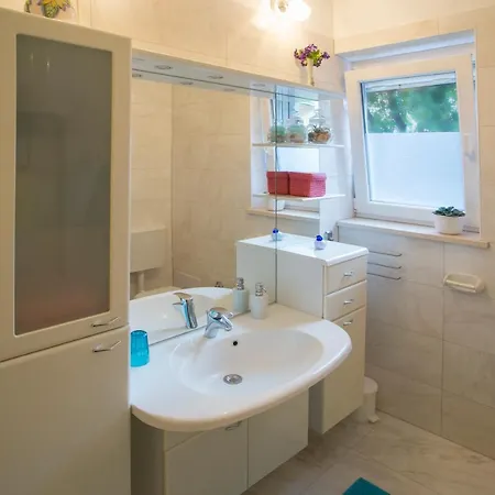 Sugar Flat Apartment Split