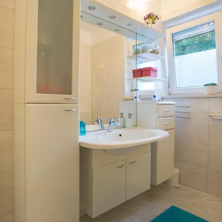 Sugar Flat Apartment Split